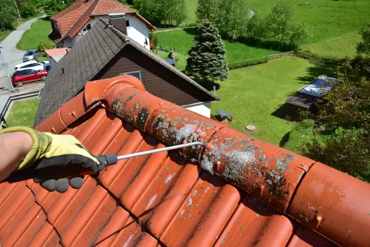 Prix d'un nettoyage de toiture (78) - B.A-BAT couvreur en Yvelines
